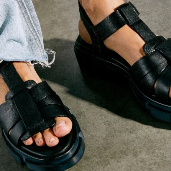 Super Cute 💕 Free People Brooks black fisherman sandals!! - Picture 1 of 14